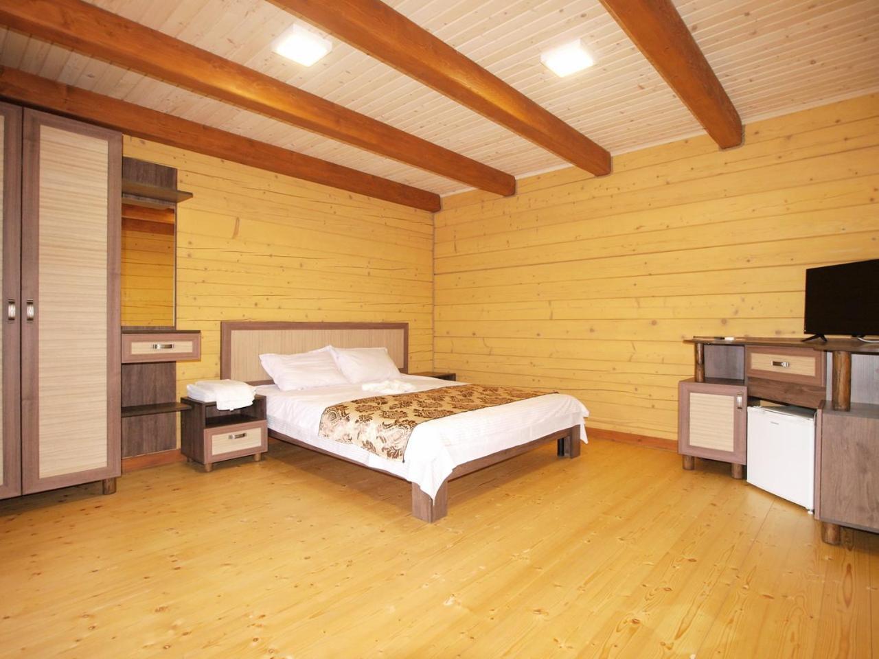 Пегас Hotel Zaliznyi Port Buitenkant foto