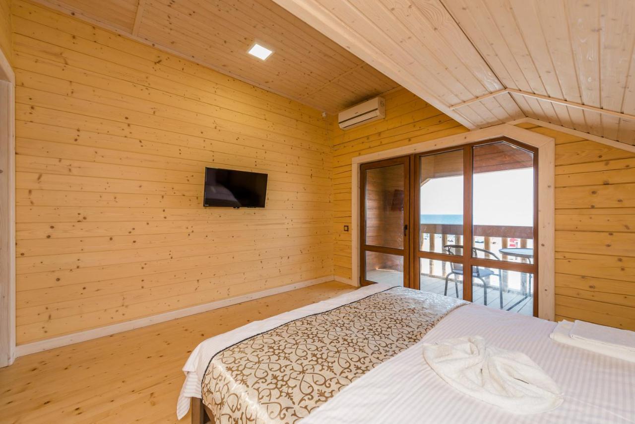 Пегас Hotel Zaliznyi Port Buitenkant foto