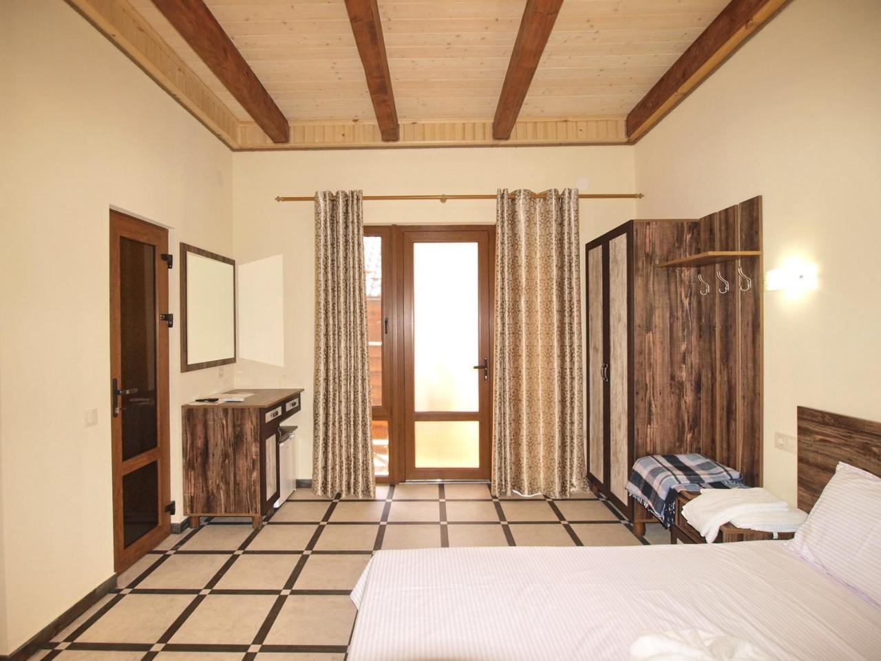 Пегас Hotel Zaliznyi Port Buitenkant foto