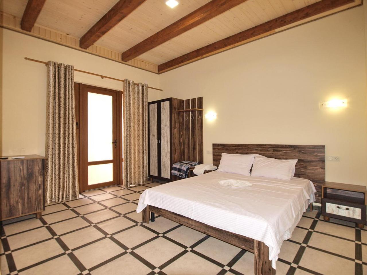 Пегас Hotel Zaliznyi Port Buitenkant foto